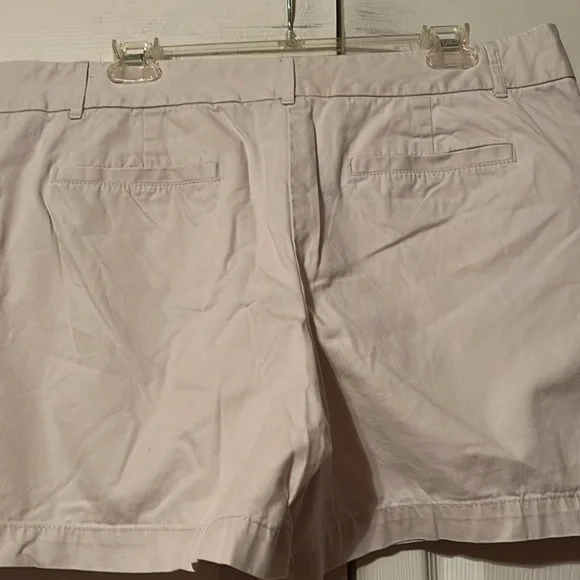 Loft sz 14 Women’s Light Tan Cotton Shorts w/ 4.5 inch inseam. - Picture 3 of 5